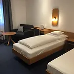 Zur Krone Garni Otel 3*