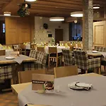 Zur Krone Garni 3*
