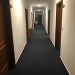 Zur Krone Garni Otel 3*