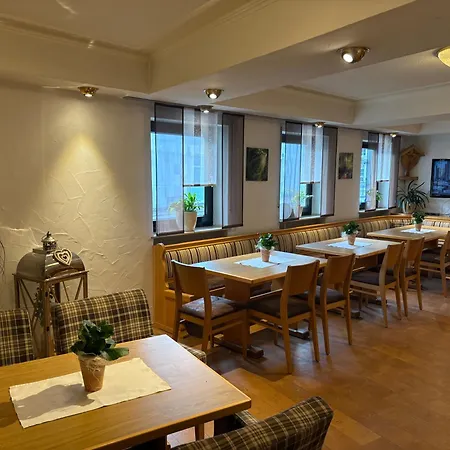 Zur Krone Garni 3* Leidersbach