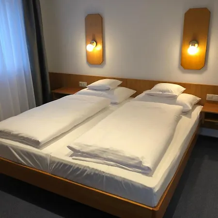 Zur Krone Garni Szálloda 3*
