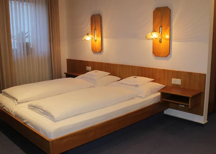 호텔 Zur Krone Garni 3*