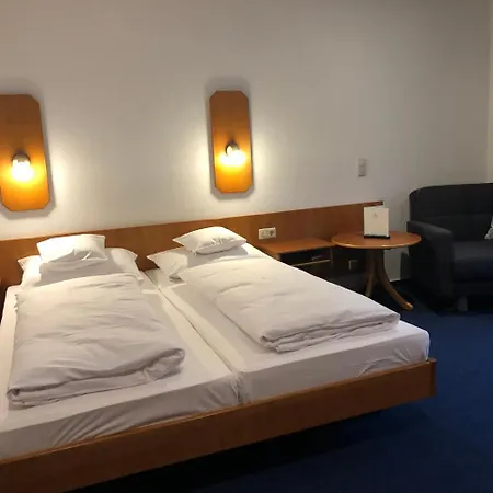 Zur Krone Garni Hotel 3*