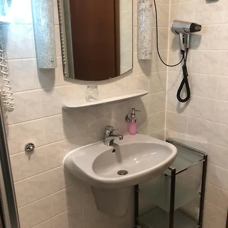 Zur Krone Garni Hotel