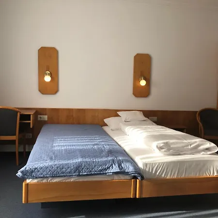 Zur Krone Garni Hotel 3*