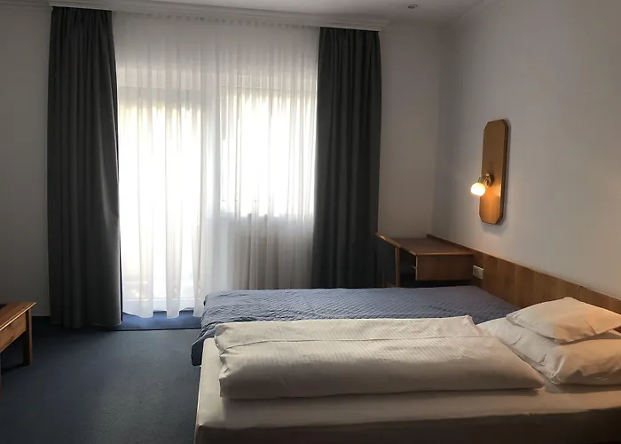 Zur Krone Garni Отель