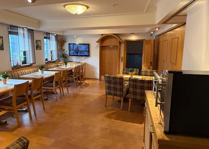 Zur Krone Garni Hotel