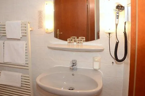 Отель Zur Krone Garni 3*