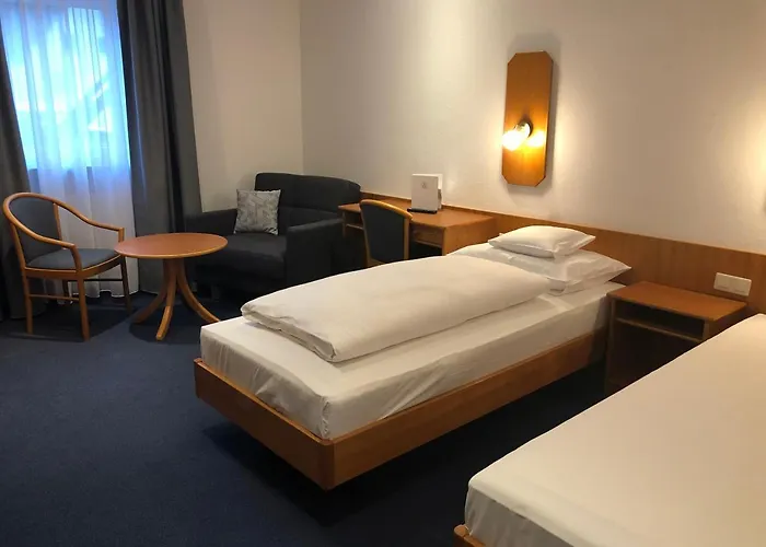 Zur Krone Garni Otel