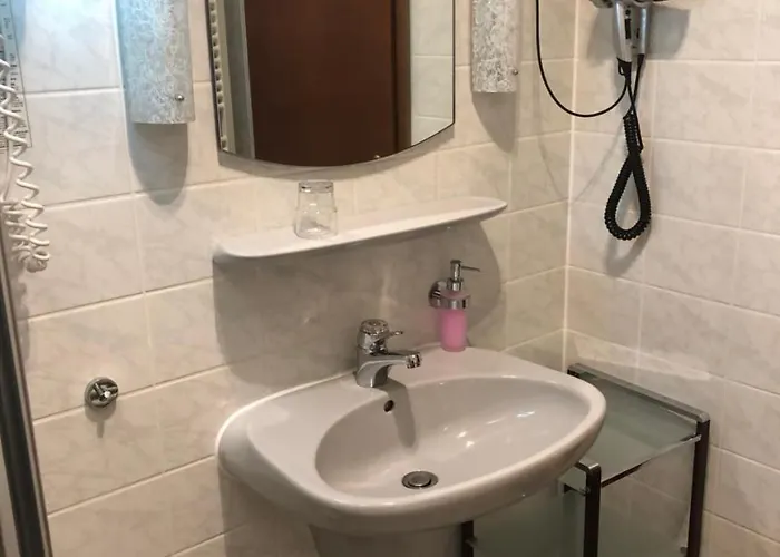 Zur Krone Garni Hotel